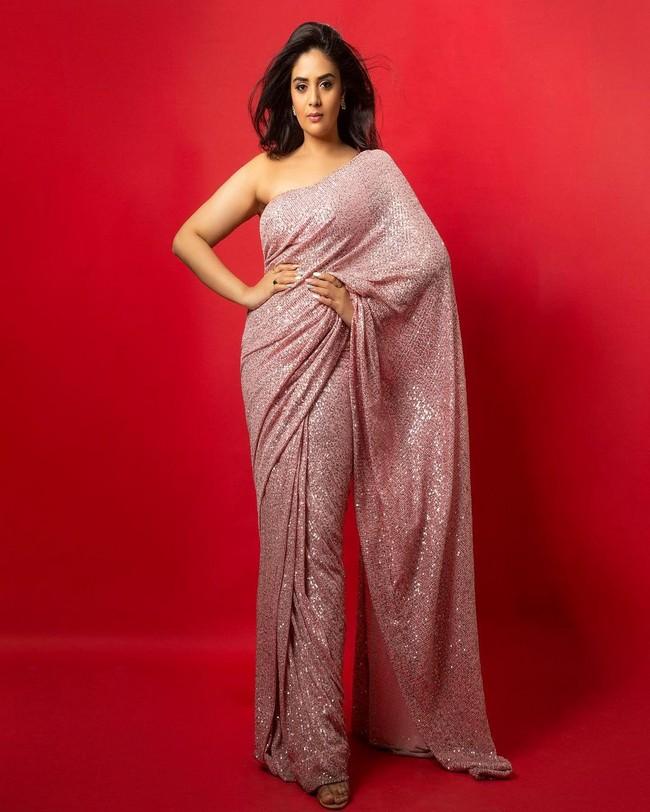 Sreemukhi 10