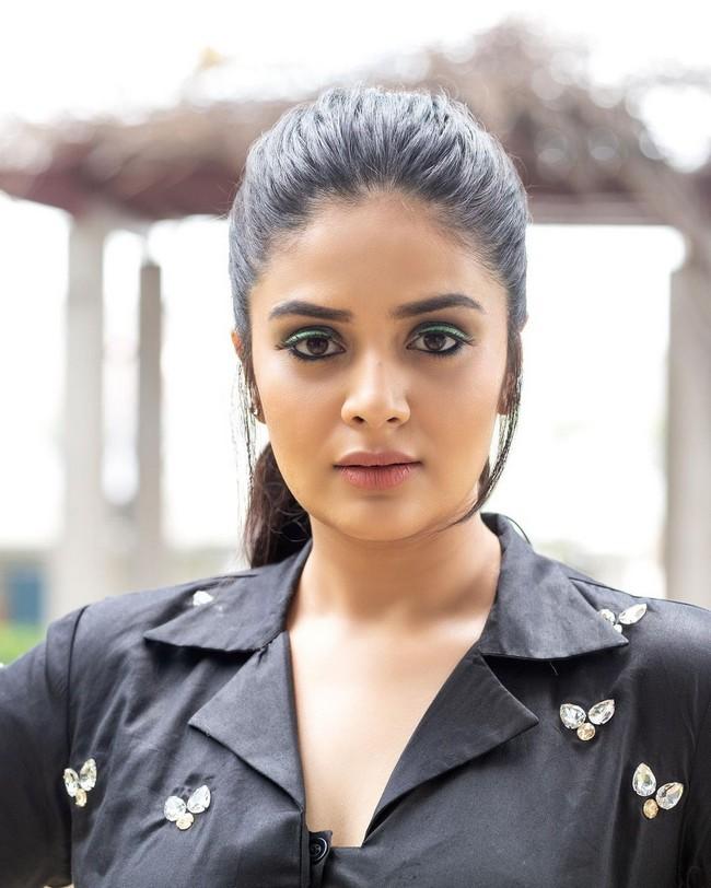 Sreemukhi 2