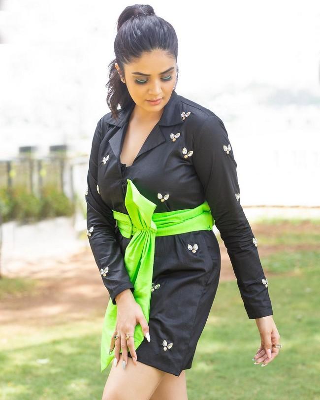 Sreemukhi 4