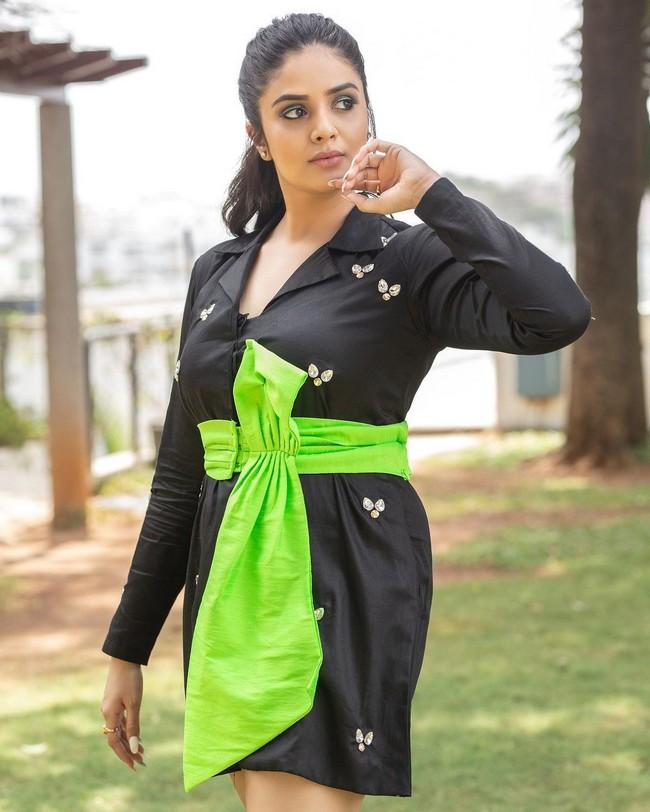 Sreemukhi 7