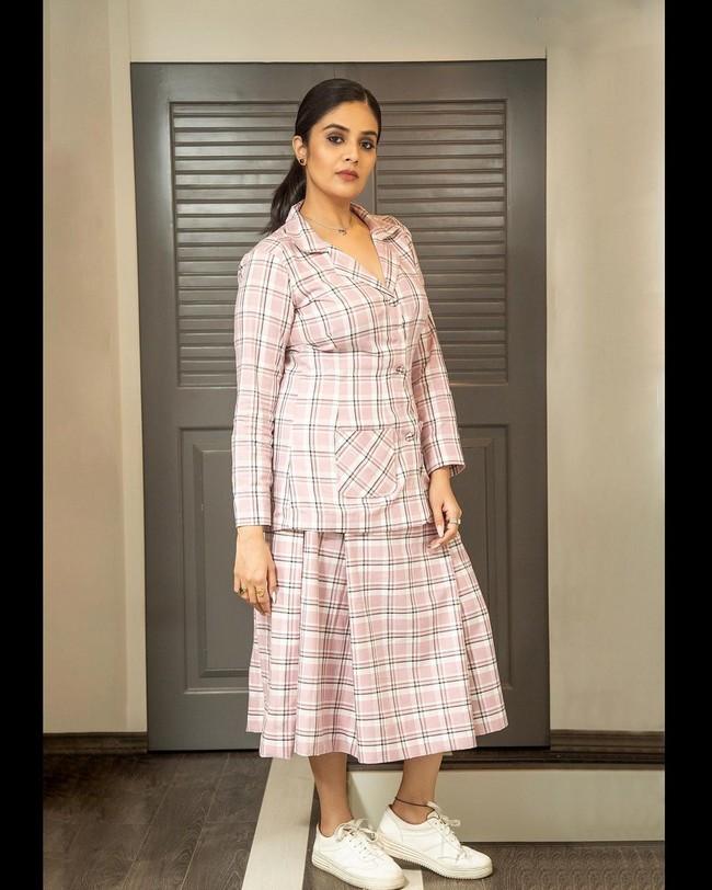Sreemukhi 4