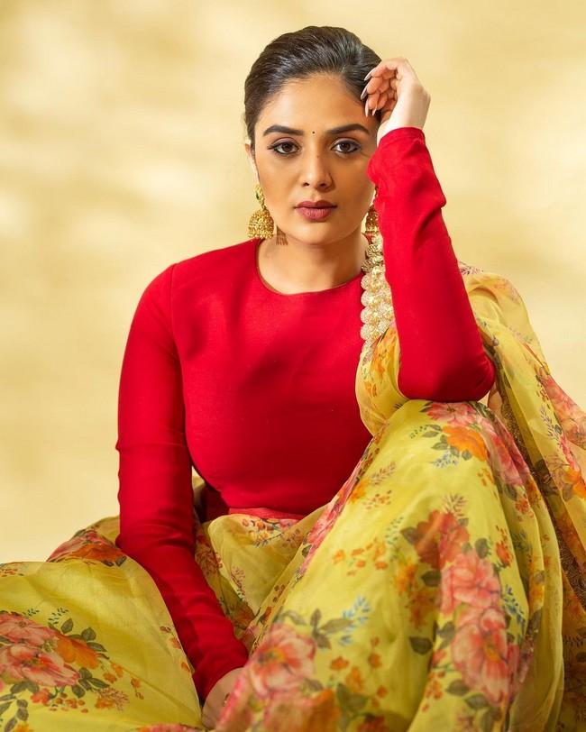Sreemukhi 3