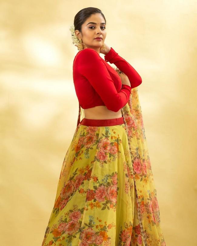 Sreemukhi 4