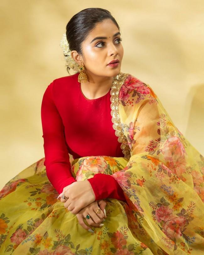 Sreemukhi 5