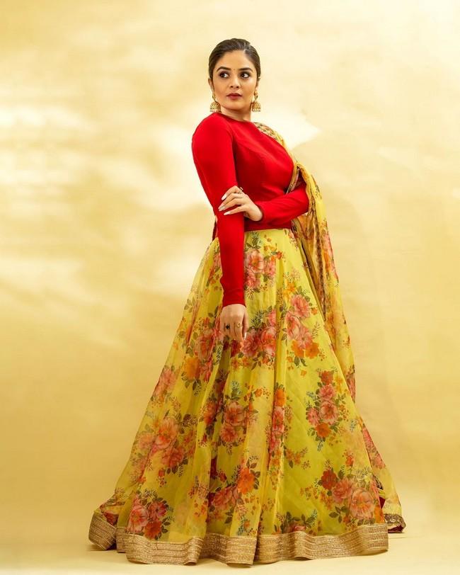 Sreemukhi 7