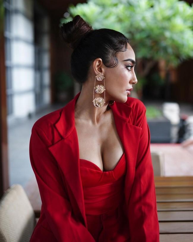 Surbhi Jyoti 2