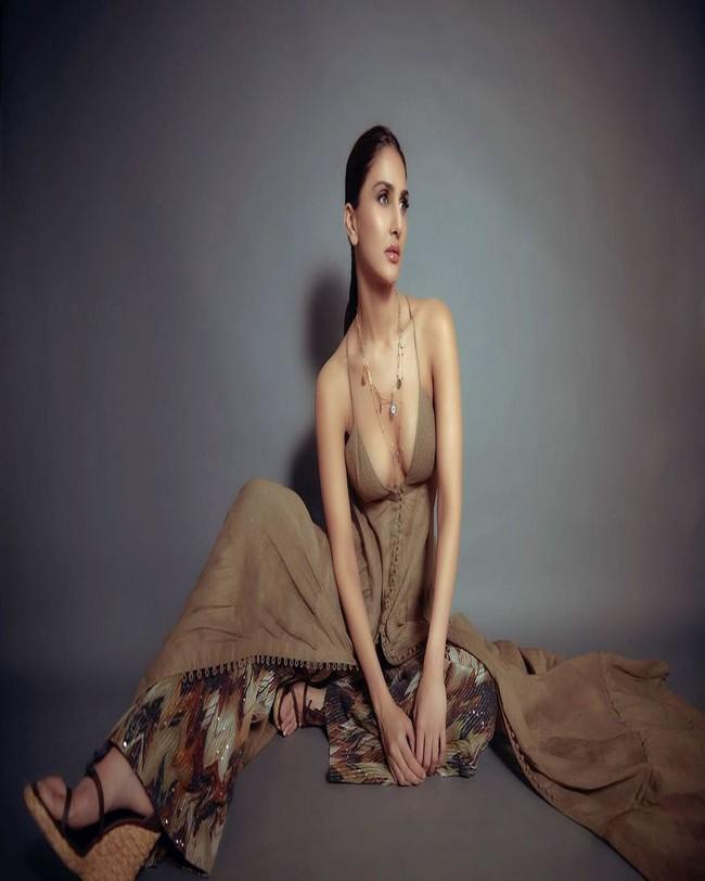 Vaani Kapoor 6