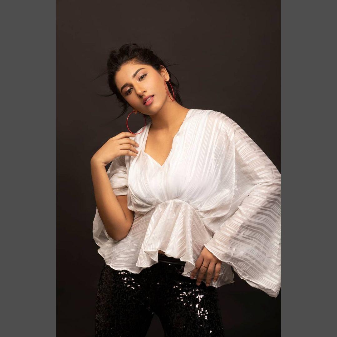 Vishnupriyaa (2)