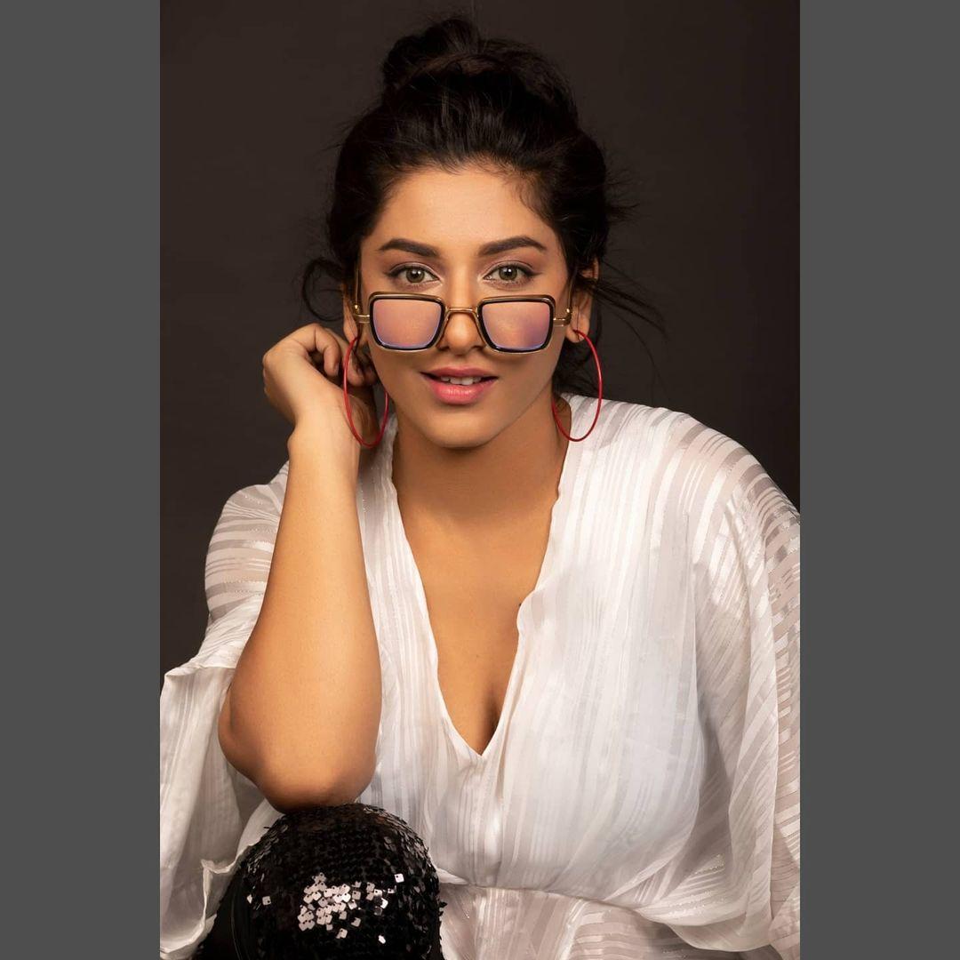 Vishnupriyaa (4)