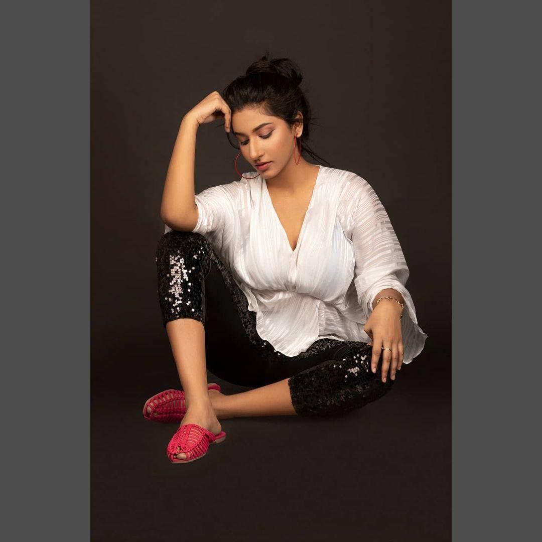 Vishnupriyaa (5)