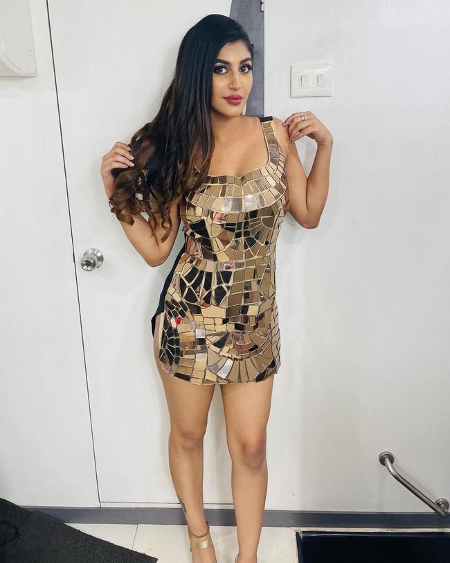 Yashika Aannand 2
