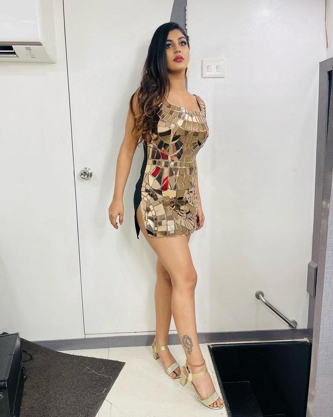 Yashika Aannand 7