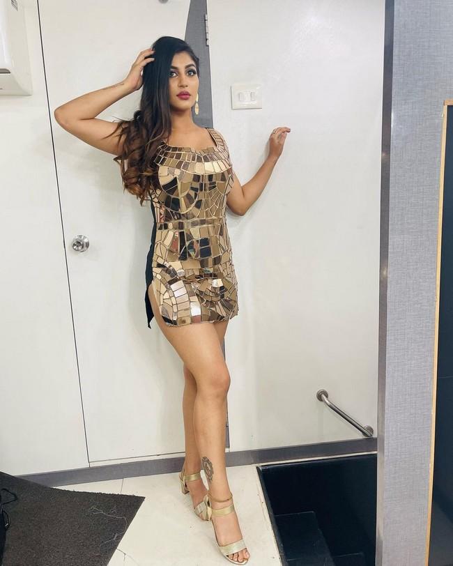 Yashika Aannand 8