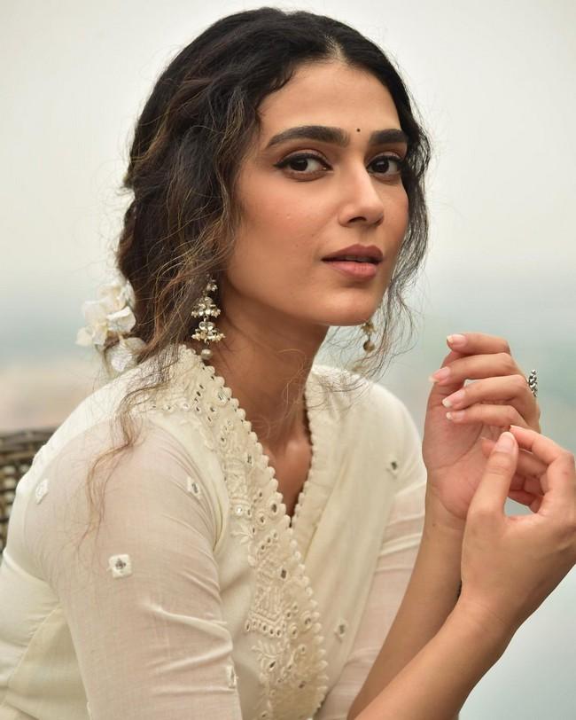 Aakanksha Singh 9