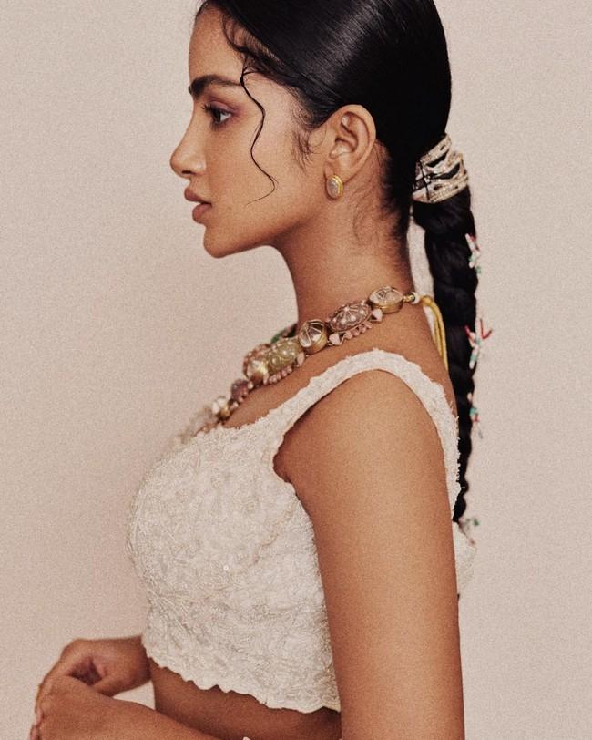 Anupama Parameswaran 4