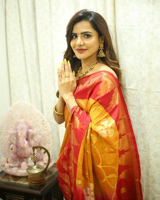 Ashu Reddy 2