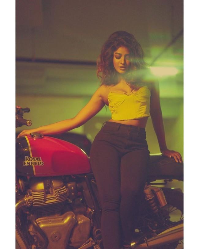 Dimple Hayathi 12