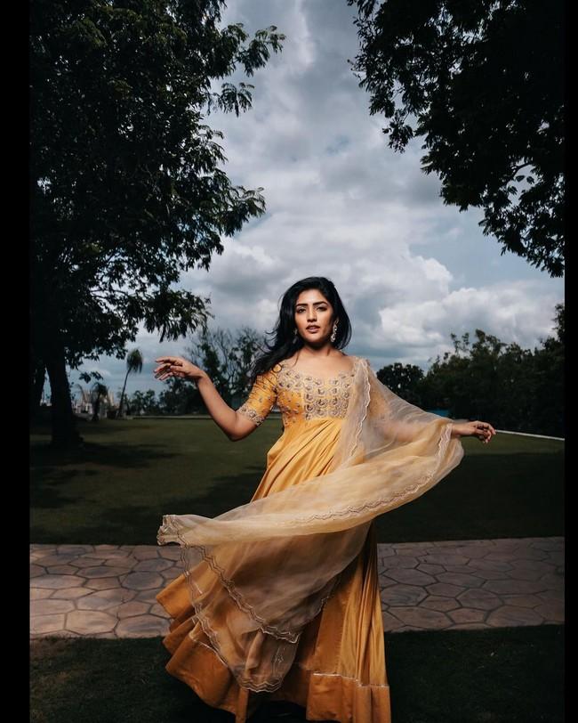 Eesha Rebba 4