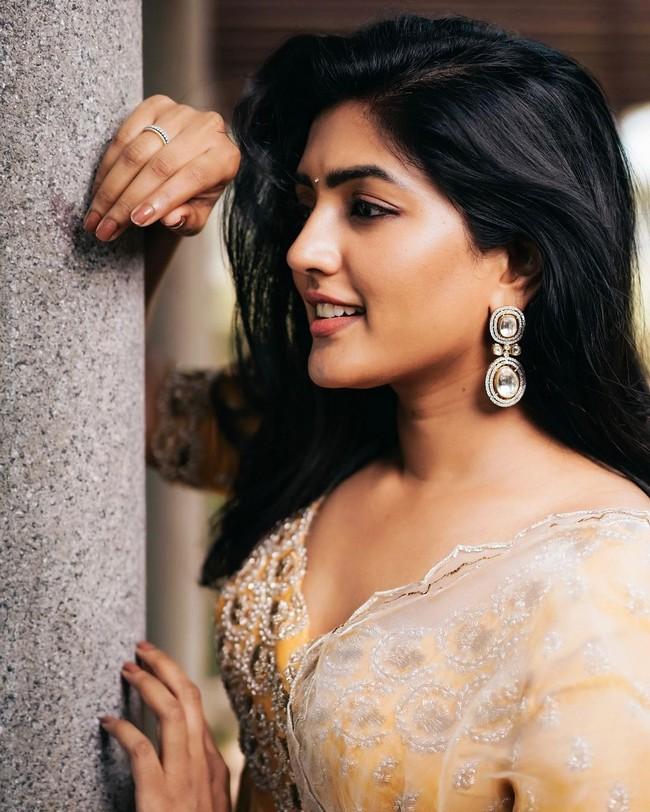 Eesha Rebba 9