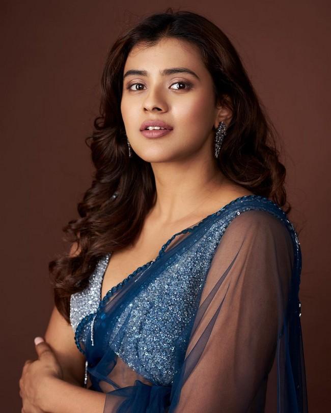 Hebah Patel 6