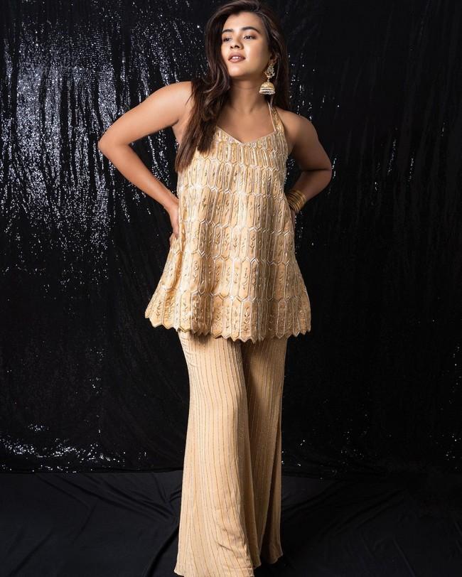 Hebah Patel 6