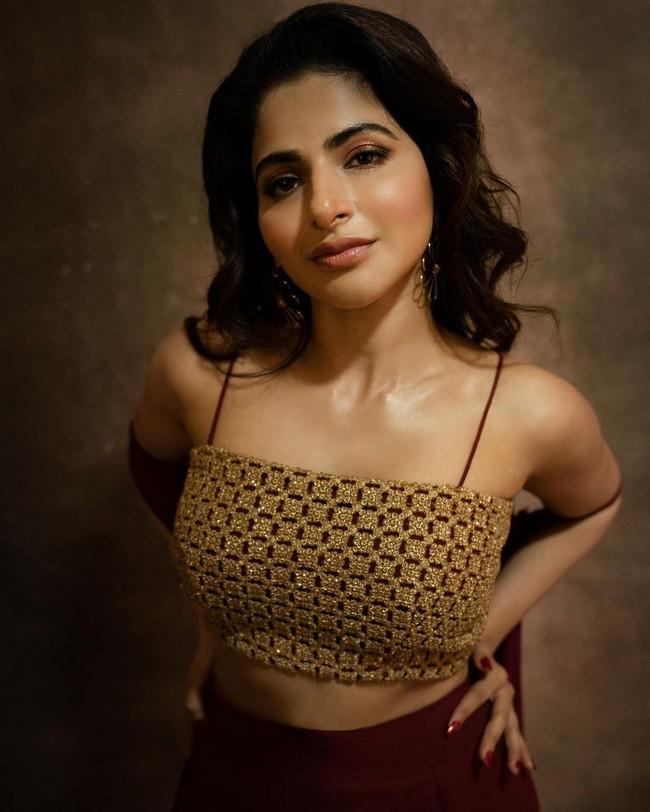 ISWARYA MENON 4