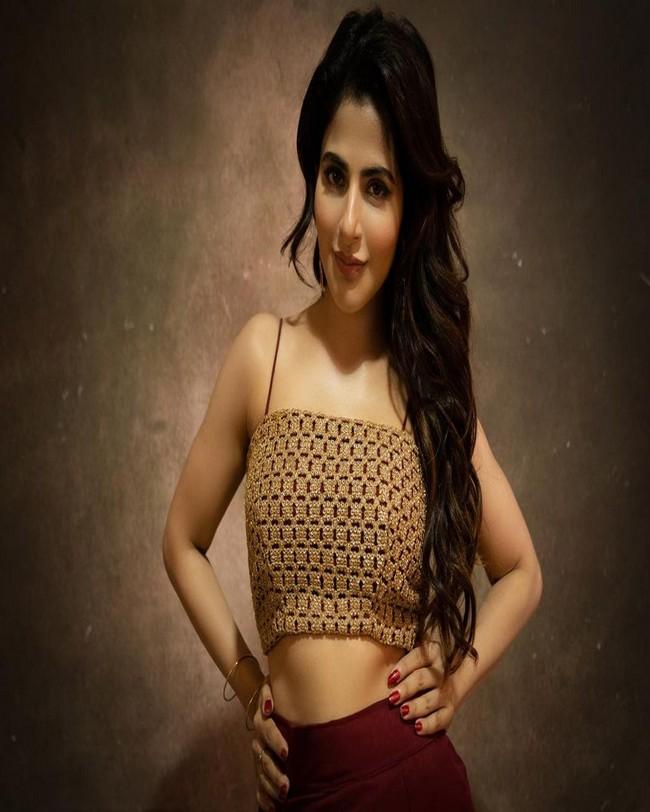 ISWARYA MENON 5