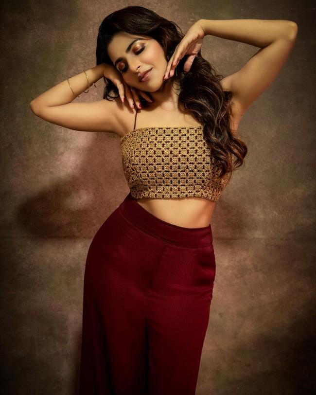 ISWARYA MENON 6