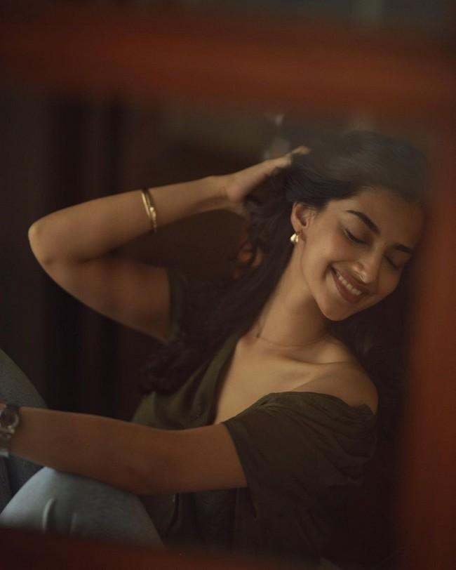Meenakshii Chaudhary 4
