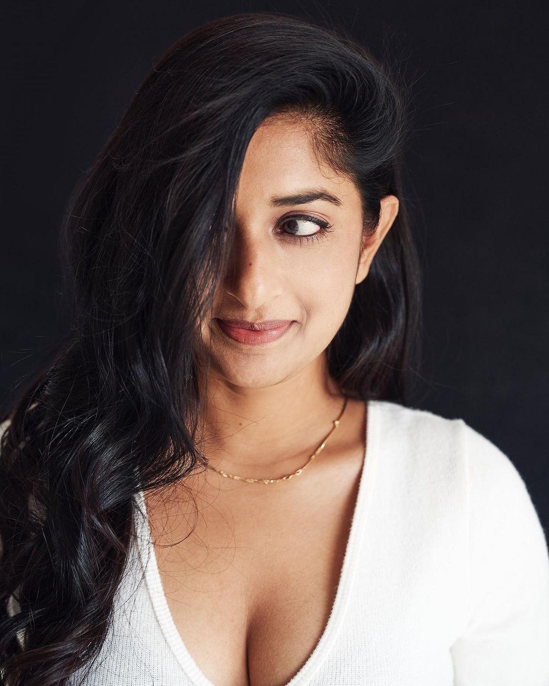 Meera Jasmine 4