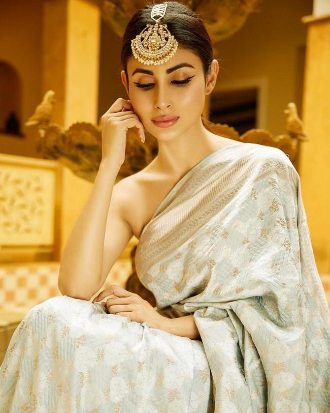 Mouni Roy 10