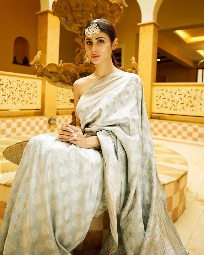 Mouni Roy 11