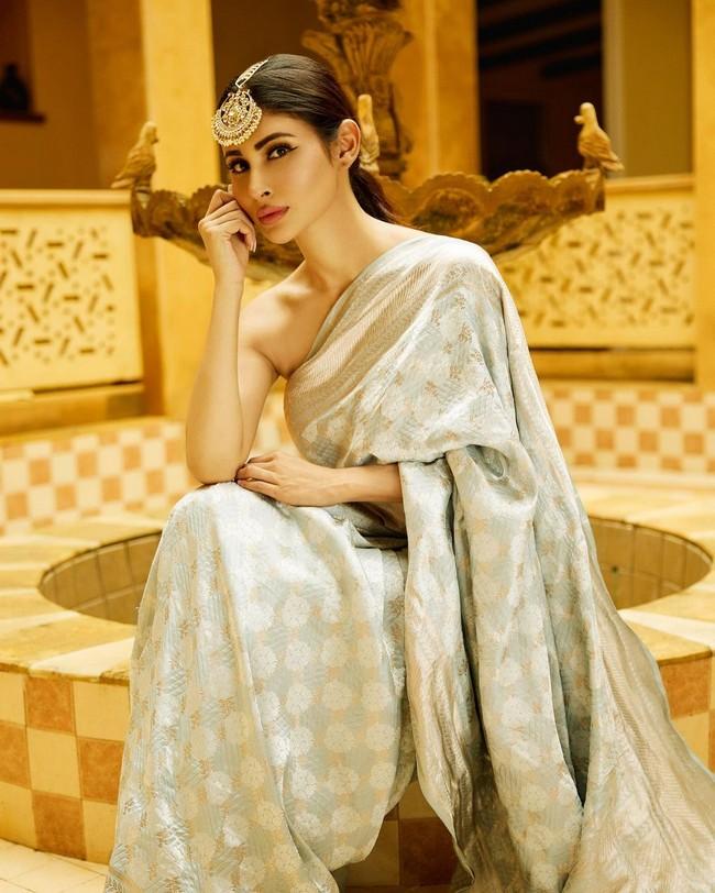 Mouni Roy 12