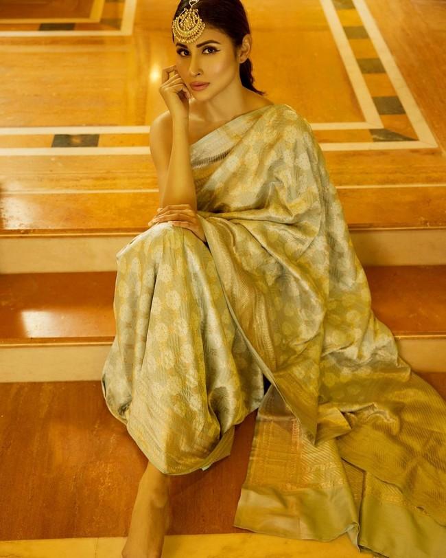 Mouni Roy 15
