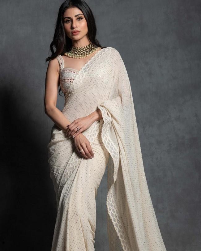 Mouni Roy 4