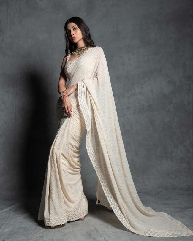 Mouni Roy 6