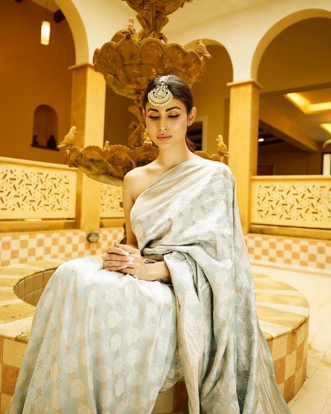 Mouni Roy 8