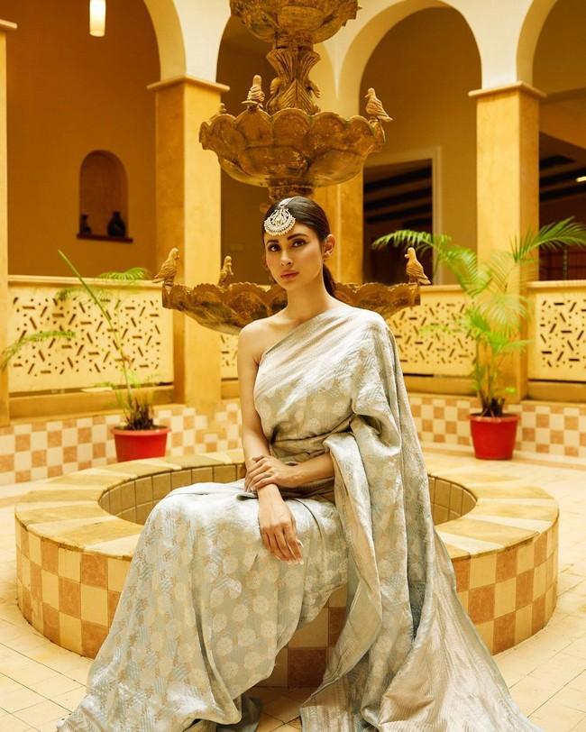 Mouni Roy 9