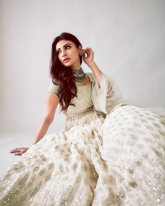Mouni Roy 4