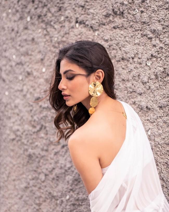 Mouni Roy 2
