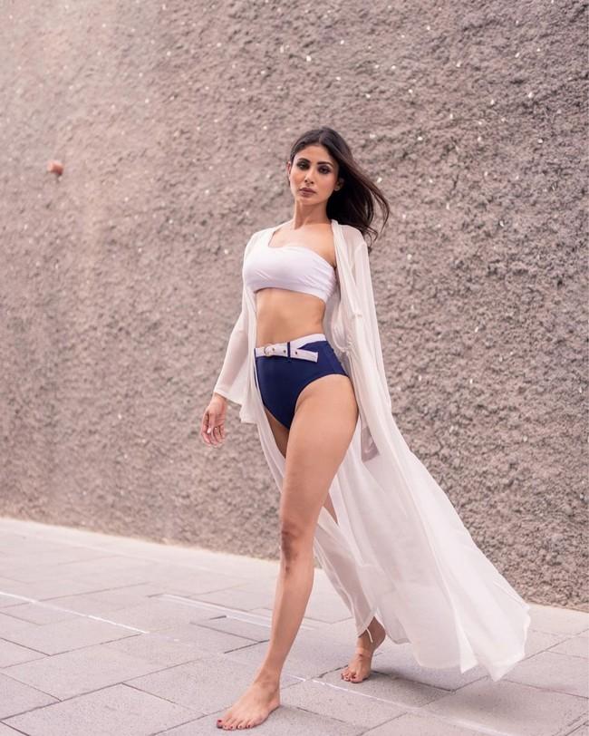 Mouni Roy 4