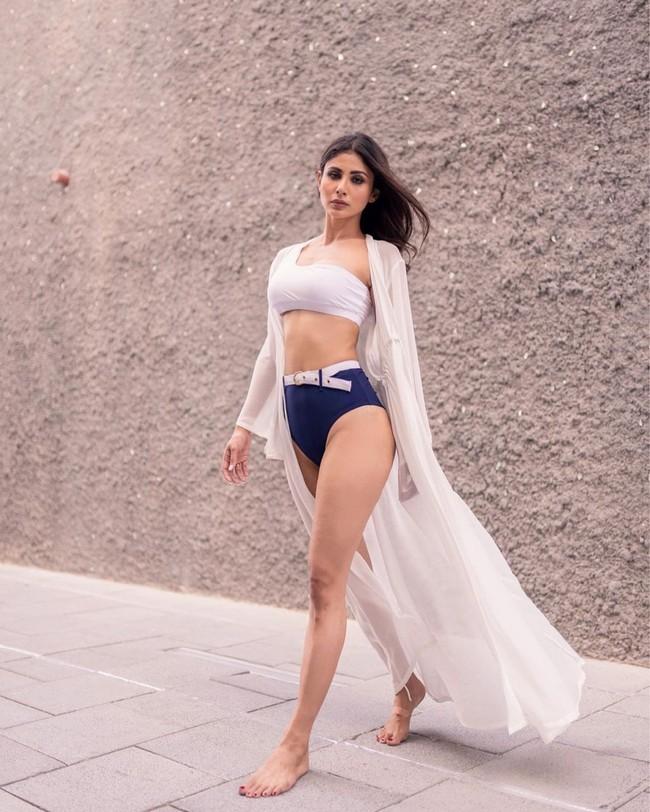 Mouni Roy 6