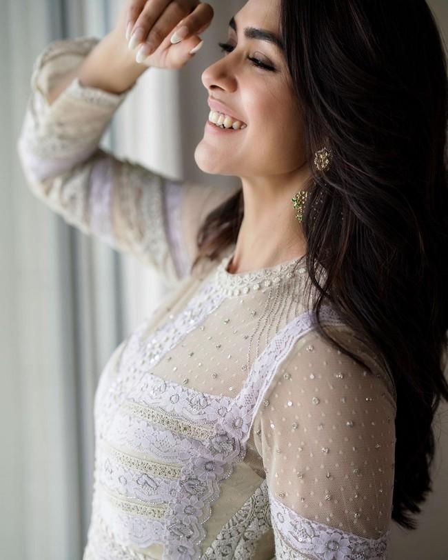 Mrunal Thakur 17