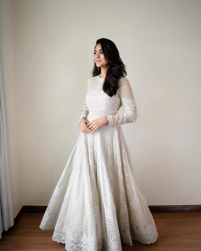 Mrunal Thakur 18
