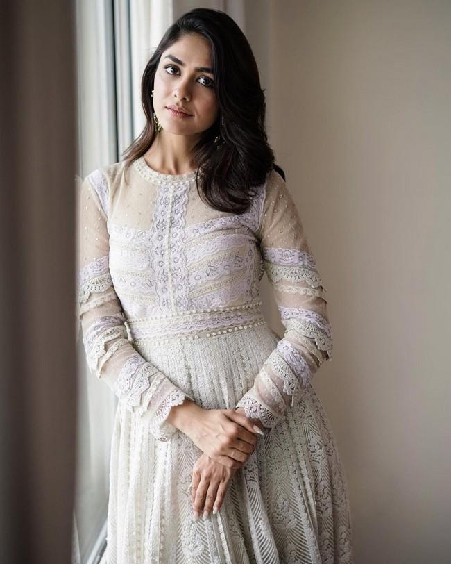 Mrunal Thakur 19