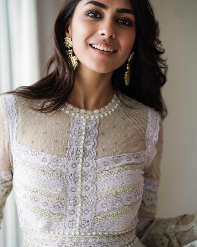 Mrunal Thakur 20
