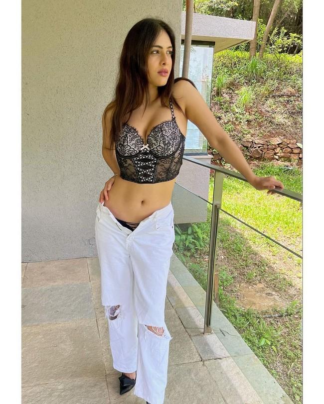 Nehhaa Malik 10