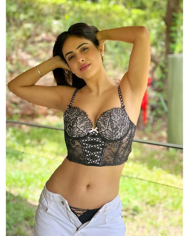 Nehhaa Malik 4