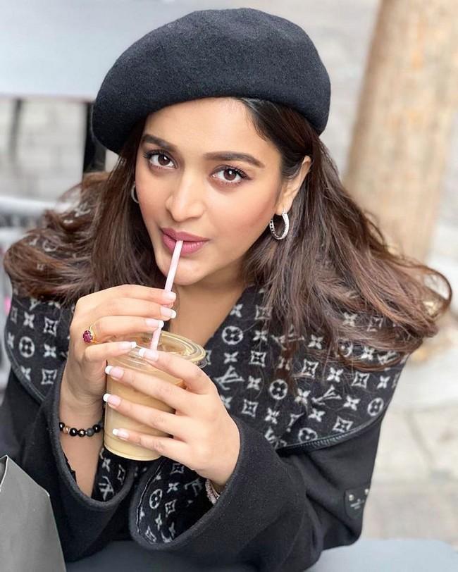 Nidhhi Agerwal 6