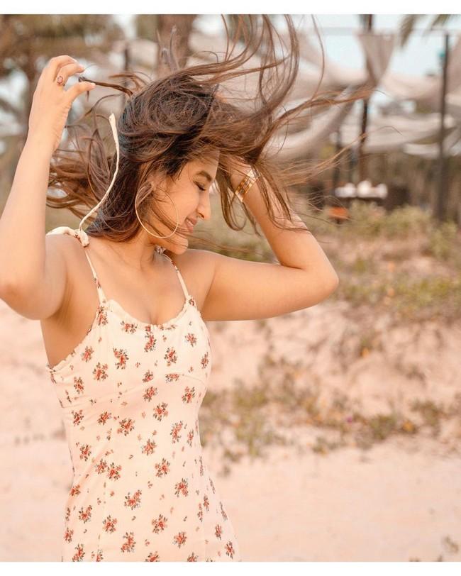 Nidhhi Agerwal 8